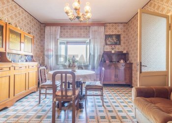 Sala da pranzo - Quadrilocale Via San Magno
 
58, Farnese - foto 15