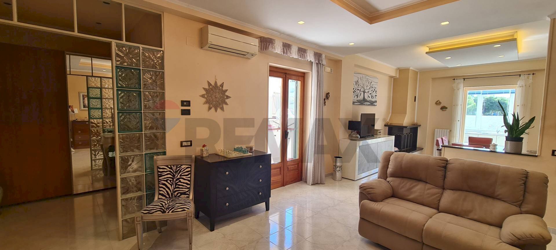 Sala da pranzo - Trilocale Via Salvatore Quasimodo
 
37, Vieste - foto 2