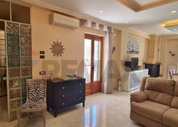 Sala da pranzo - Trilocale Via Salvatore Quasimodo
 
37, Vieste - foto 2