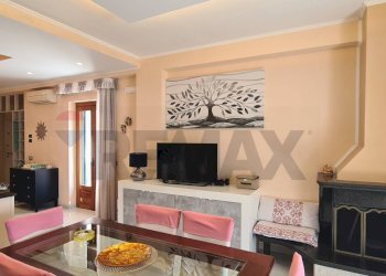 Sala da pranzo - Trilocale Via Salvatore Quasimodo
 
37, Vieste - foto 7