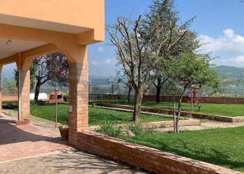 Edificio all\'aperto - Casa semi indipendente via località pezzepagliara
 
11, Torrecuso - foto 1