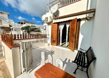 Balcone - Trilocale Via Terrasini
 
15, Ragusa - foto 2