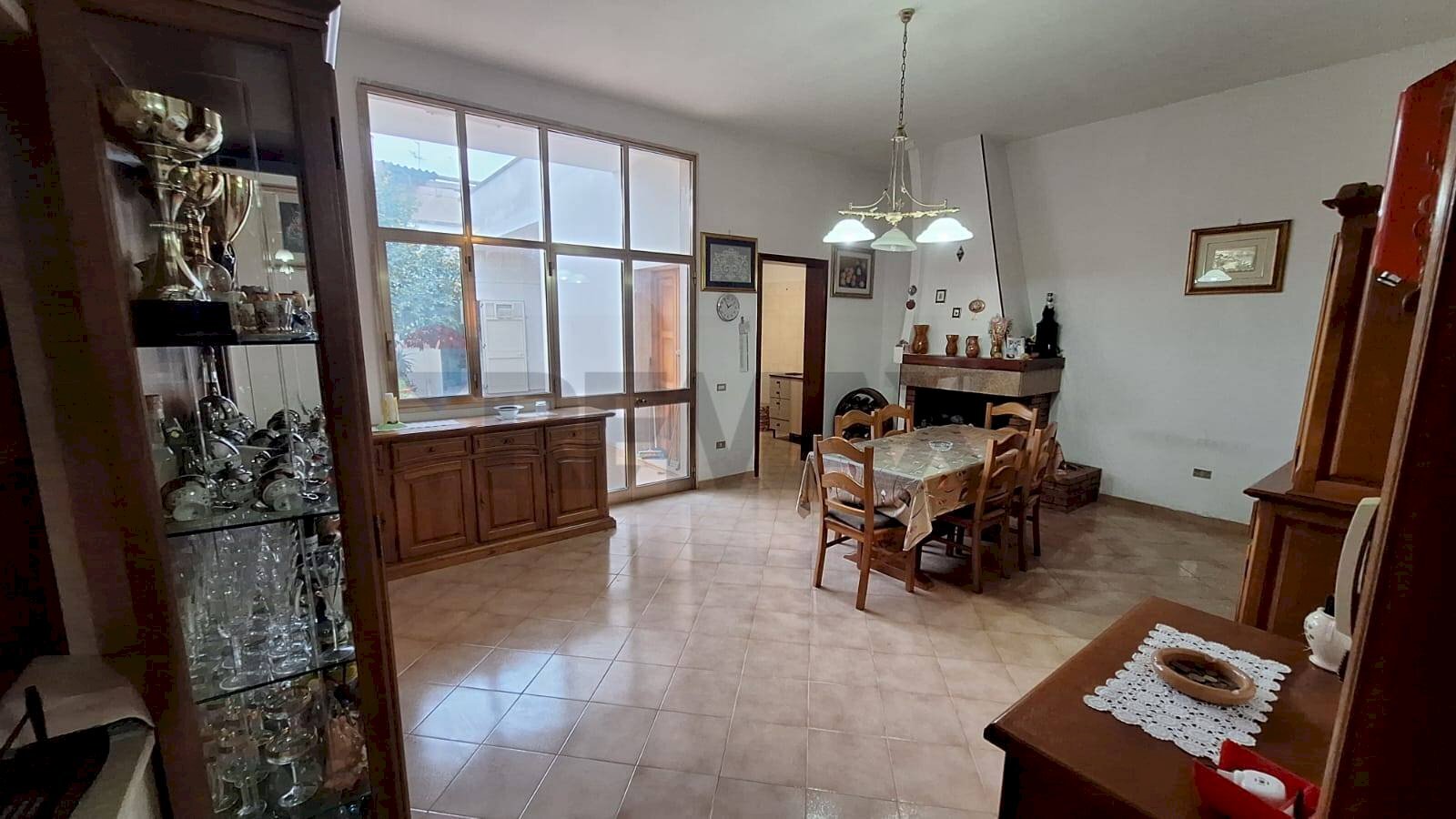 Sala da pranzo - Casa indipendente Via Corsica
 
248-250, Copertino - foto 2