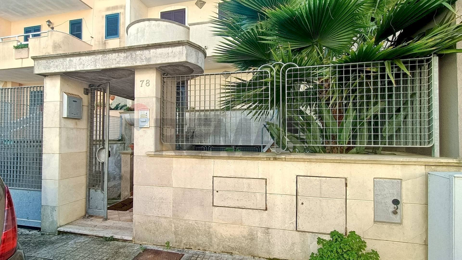 Edificio all\'aperto - Villa a Schiera Via Padre Bernardo Lo Palco
 
78, Latiano - foto 2