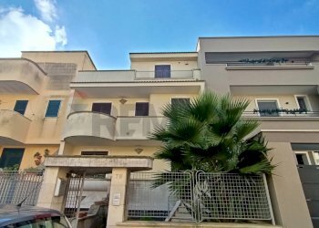 Edificio all\'aperto - Villa a Schiera Via Padre Bernardo Lo Palco
 
78, Latiano - foto 1