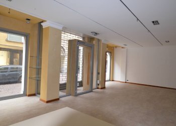 Foto 2 - Locale Commerciale VIA F.LLI CAIROLI
 
22, Lecco - foto 2