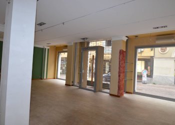 Foto 3 - Locale Commerciale VIA F.LLI CAIROLI
 
22, Lecco - foto 3