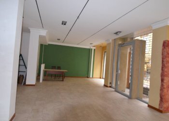 Foto 4 - Locale Commerciale VIA F.LLI CAIROLI
 
22, Lecco - foto 4