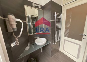 Bagno - Bilocale Salita Dei Borgia
 
4, Roma - foto 8