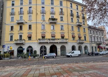 Facciata - Shop piazza Guglielmo Oberdan, Milano - photo 9