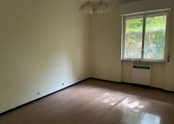 Camera da letto - Bilocale via San Felice, 38A, Genova (zona Molassana) - foto 4