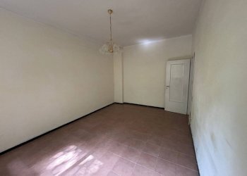 Camera da letto - Bilocale via San Felice, 38A, Genova (zona Molassana) - foto 8