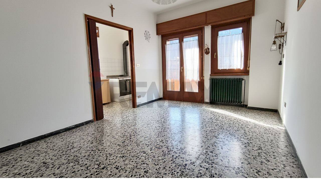 Stanza vuota - Appartamento Via 4 Novembre
 
78, Mezzana - foto 3