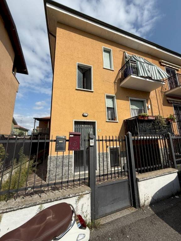 Facciata - Bilocale via Piemonte, 11, Bollate - foto 1