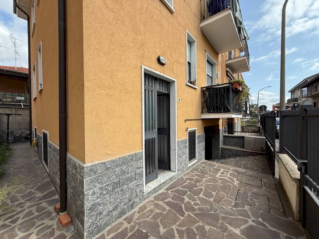 Cortile interno - Bilocale via Piemonte, 11, Bollate - foto 2