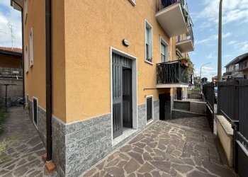 Cortile interno - Bilocale via Piemonte, 11, Bollate - foto 2