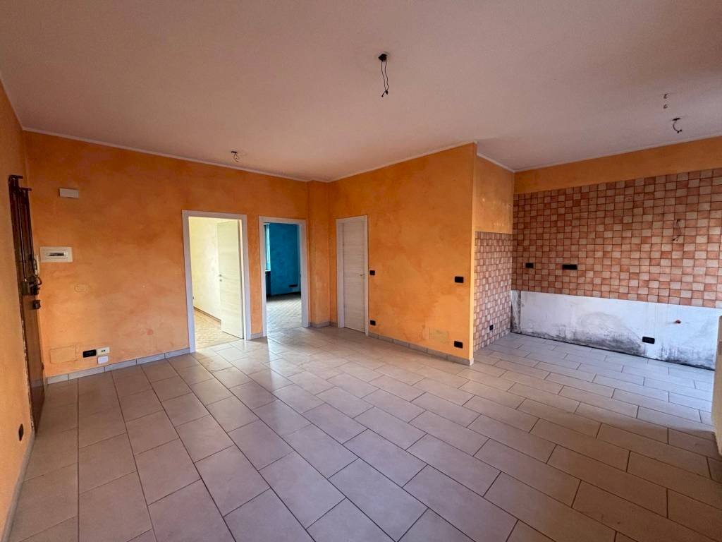 Cucina - Trilocale via Montebello, 41, Pinerolo - foto 3