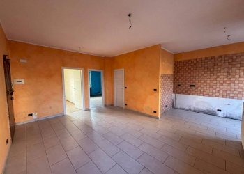 Cucina - Trilocale via Montebello, 41, Pinerolo - foto 3