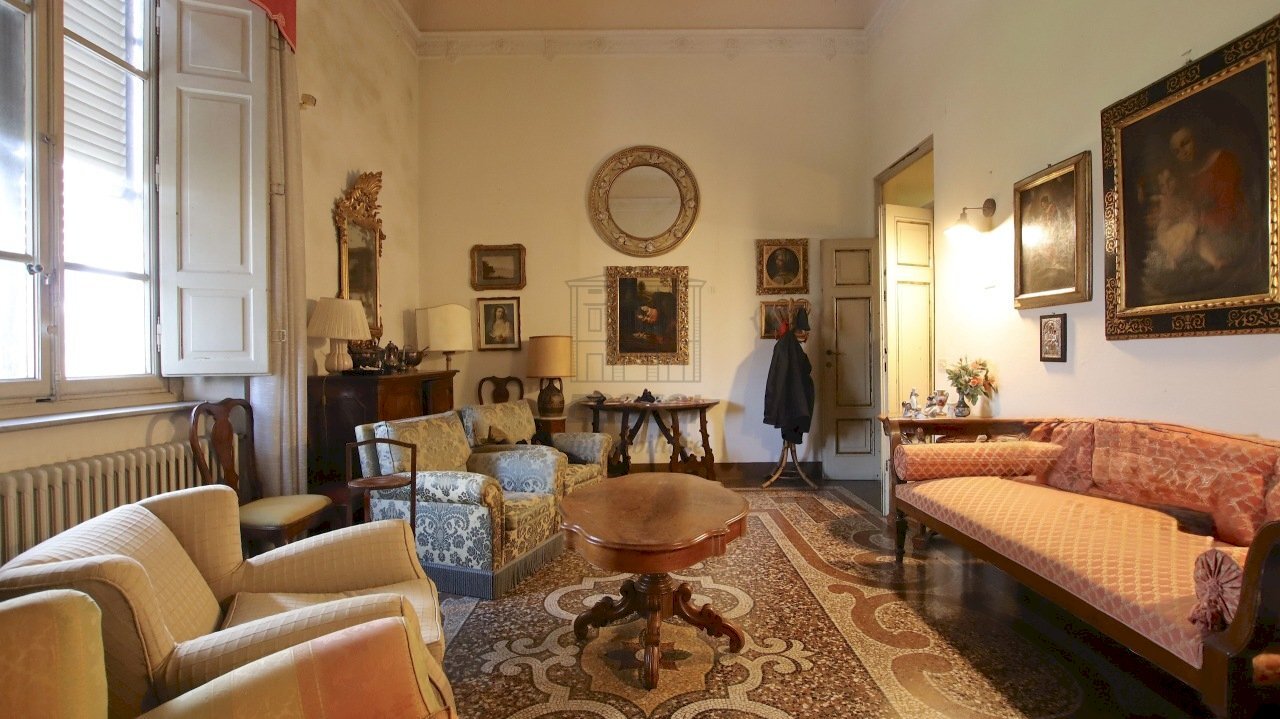 vendesi appartamento con ascensore e terrazza lucc - Appartamento Viale Giuseppe Giusti 14, Lucca - foto 2