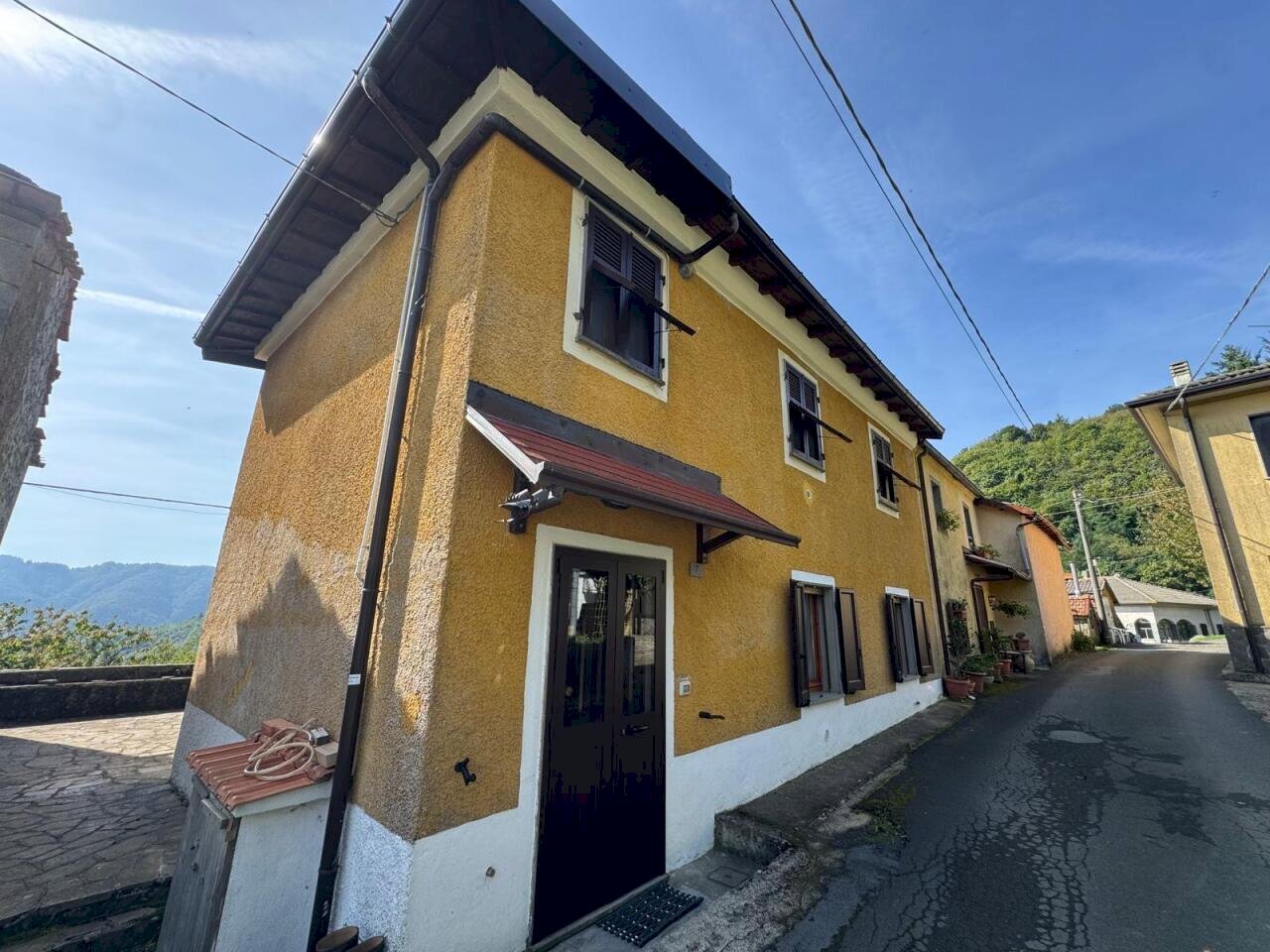Semi-detached house Pontremoli - photo 1