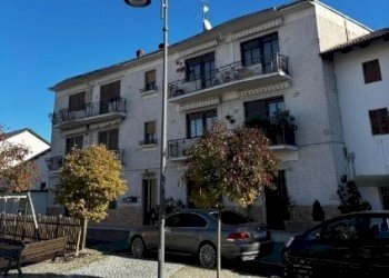 2.jpg - Trilocale Piazza Roma 10, Albano Vercellese - foto 1