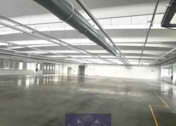 WhatsApp Image 2025-12-16 at 18.10.29 (1).jpeg - Locale Commerciale Località Pian di Rona, Reggello - foto 6