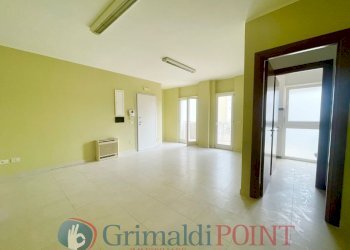 WhatsApp Image 2025-12-17 at 11.27.55_risultato.jp - Ufficio Via Taranto 185, Lecce - foto 11