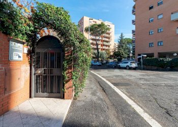 Edificio all\'aperto - Villa Via Mar della Cina, Roma - foto 3