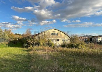 Casa all\'aperto - Capannone Via Ceccacci
 
76, Maiolati Spontini - foto 1