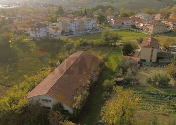 Vista delle montagne - Capannone Via Ceccacci
 
76, Maiolati Spontini - foto 6
