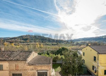 Vista delle montagne - Bilocale Via Roma
 
262, Rosora - foto 18