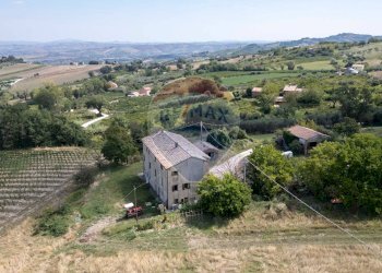 Vista delle montagne - Casa semi indipendente Via Pietrone
 
13, Cupramontana - foto 3