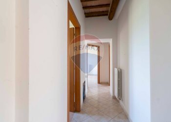 Hall / corridoio - Casa semi indipendente Via Pietrone
 
13, Cupramontana - foto 15