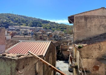 Edificio all\'aperto - Casa indipendente Via de napoli
 
1, Castiglione di Sicilia - foto 13