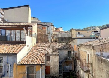 Edificio all\'aperto - Casa indipendente Via de napoli
 
1, Castiglione di Sicilia - foto 14
