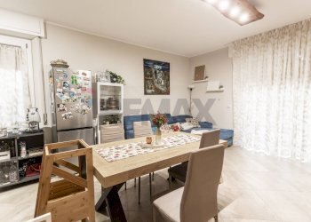 Sala da pranzo - Trilocale Via Tibullo Albio
 
4, Parma - foto 5