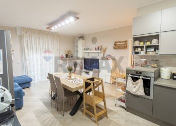 Sala da pranzo - Trilocale Via Tibullo Albio
 
4, Parma - foto 8