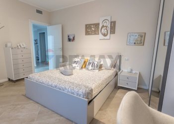 Camera / camera da letto - Trilocale Via Tibullo Albio
 
4, Parma - foto 20