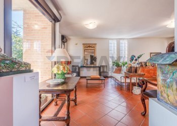 Sala da pranzo - Villa Via Alessandro Minuziano
 
15, Parma - foto 12