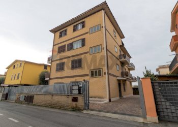 Edificio all\'aperto - Quadrilocale Via Licata
19, Roma - foto 1