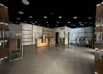 Ricezione / Lobby - Negozio Viale Michelangelo
 
snc, Volla - foto 12