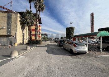 Edificio all\'aperto - Negozio Viale Michelangelo
 
snc, Volla - foto 36