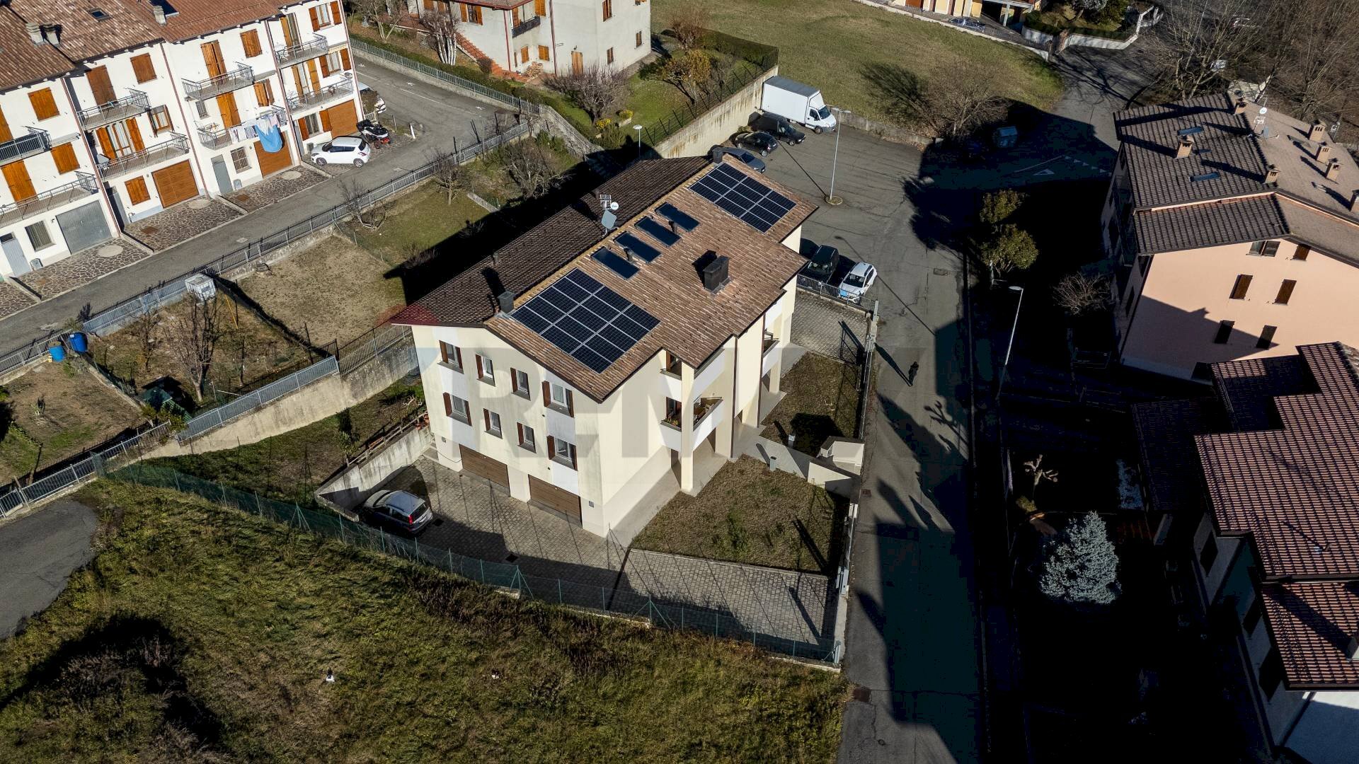 Edificio all\'aperto - Trilocale via Degli Alpini
 
2, Vetto - foto 2