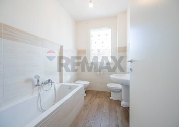 Bagno - Trilocale via Degli Alpini
 
2, Vetto - foto 16