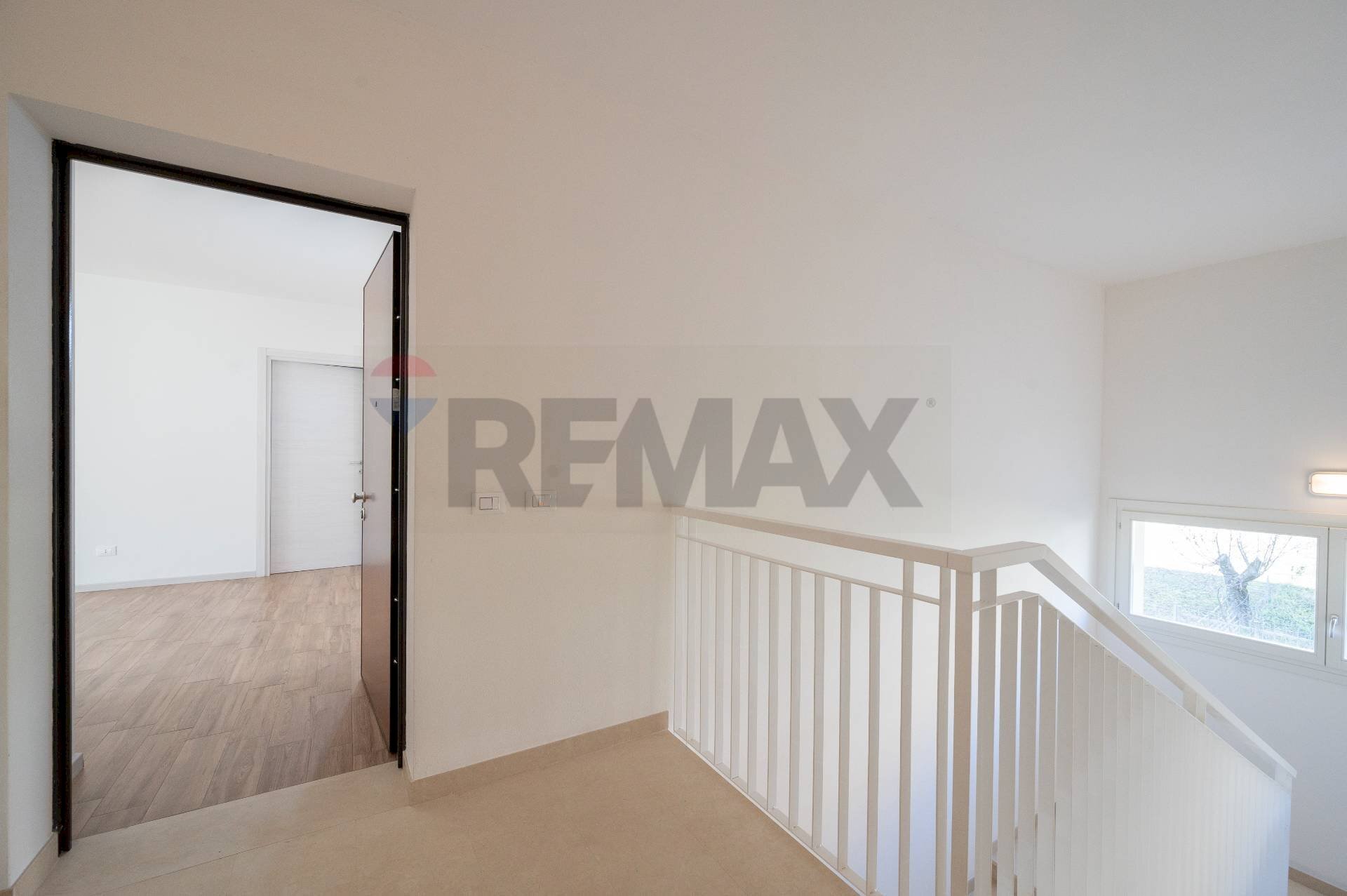 Hall / corridoio - Trilocale Via Degli Alpini
 
2, Vetto - foto 2