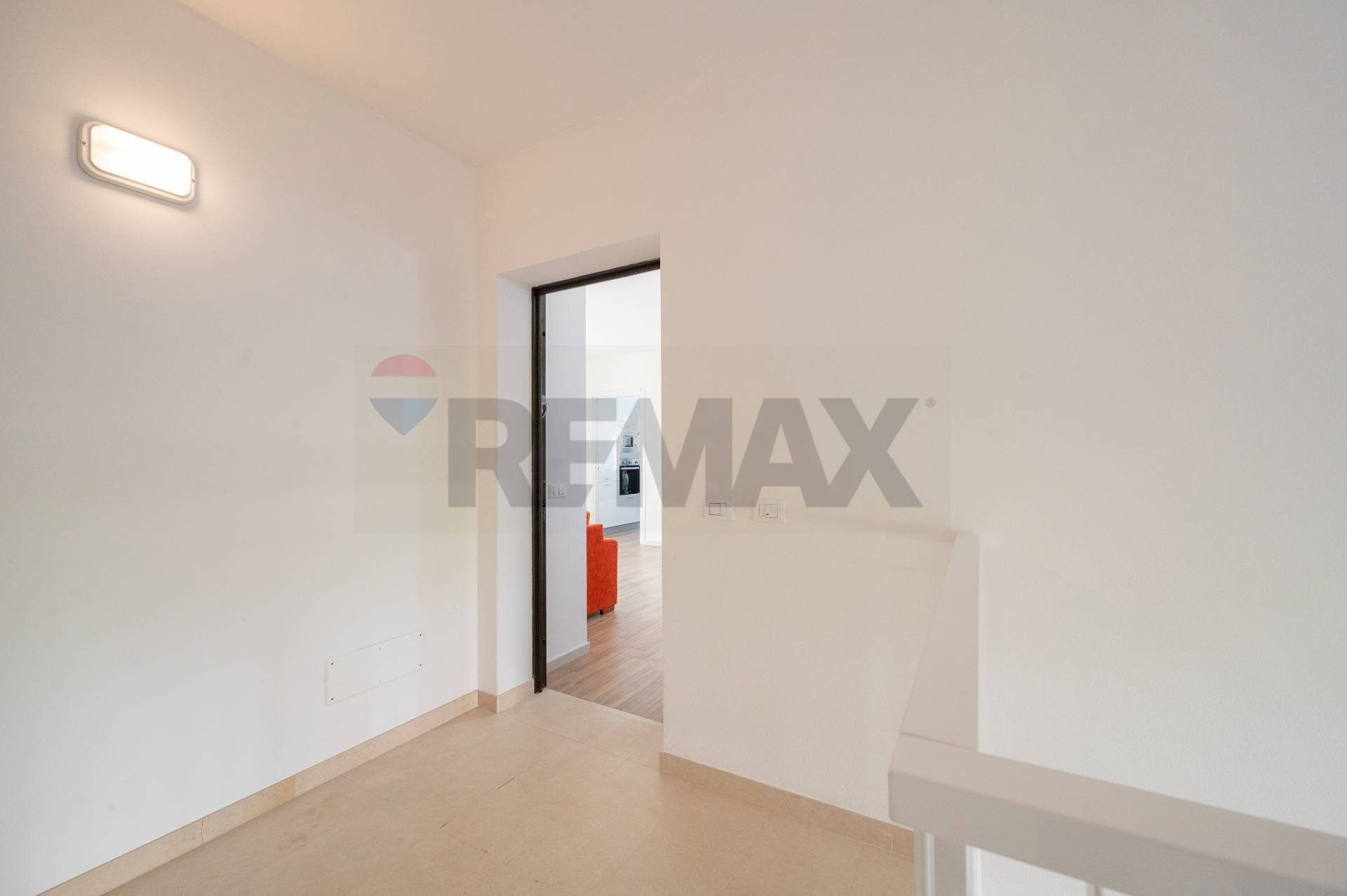 Stanza vuota - Trilocale Via Degli Alpini
 
2, Vetto - foto 1