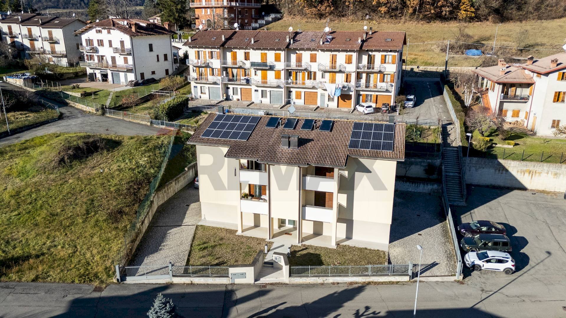 Edificio all\'aperto - Trilocale Via Degli Alpini
 
2, Vetto - foto 2