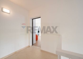 Stanza vuota - Trilocale Via Degli Alpini
 
2, Vetto - foto 1