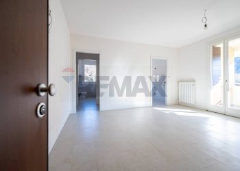 Stanza vuota - Trilocale Via Degli Alpini
 
2, Vetto - foto 2