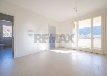 Stanza vuota - Trilocale Via Degli Alpini
 
2, Vetto - foto 4